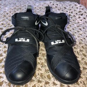 Nike Lebron James solider basketball shoes